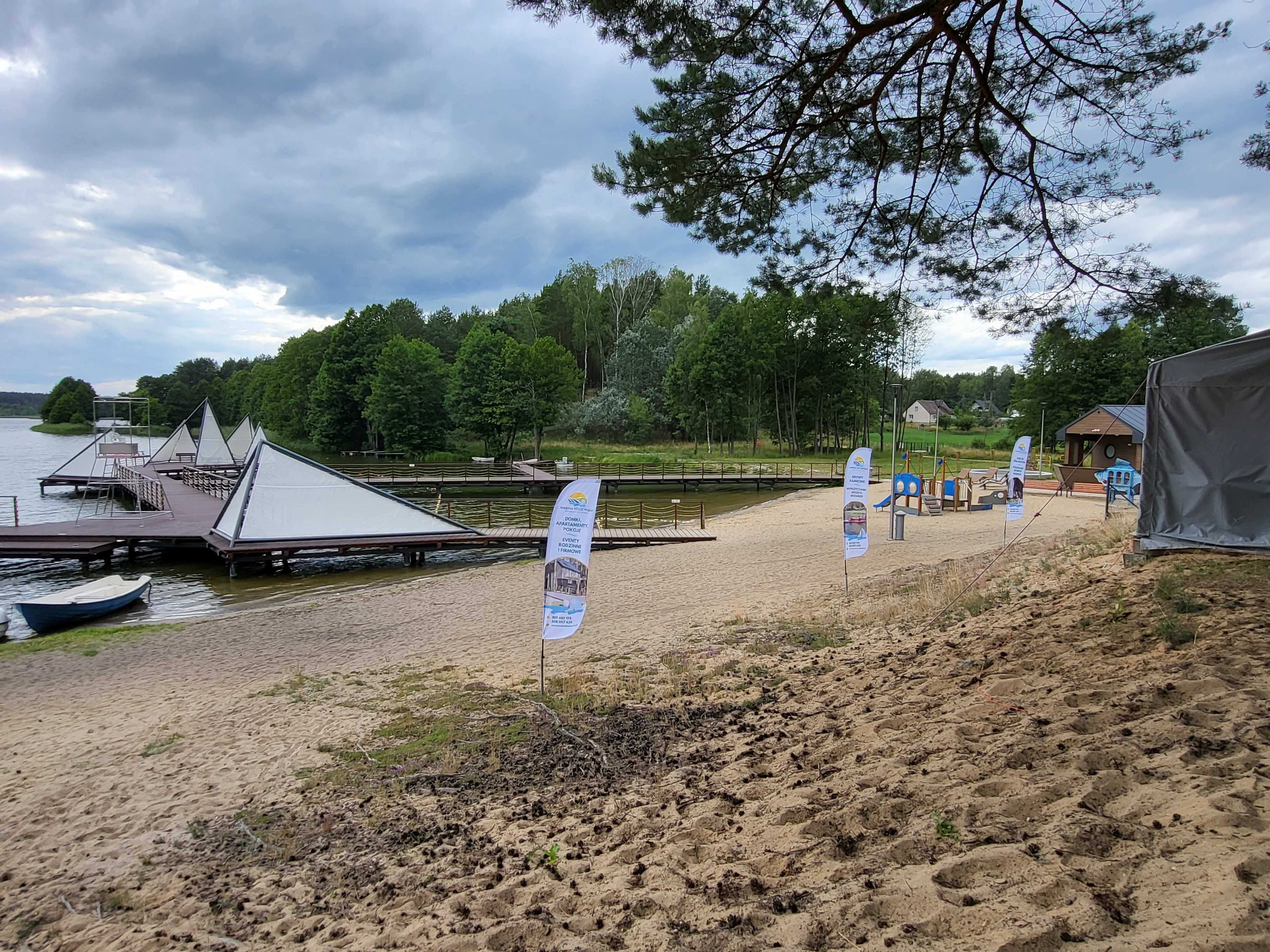 domek nad jeziorem w lesie w Ocyplu, jacuzzi, sauna, kominek, kajaki