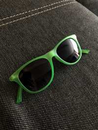 Okulary przeciwsłoneczne na plażę z zielonymi oprawkami