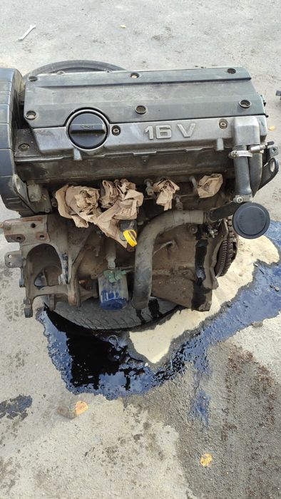 Мотор Пежо Peugeot 406 бензин 2.0