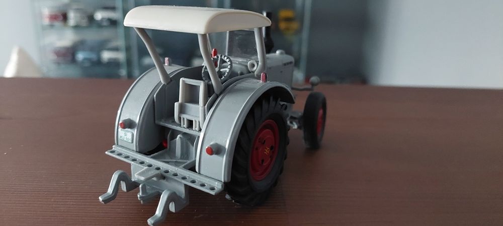 Model 1:32 Lanz Buldog SIKU