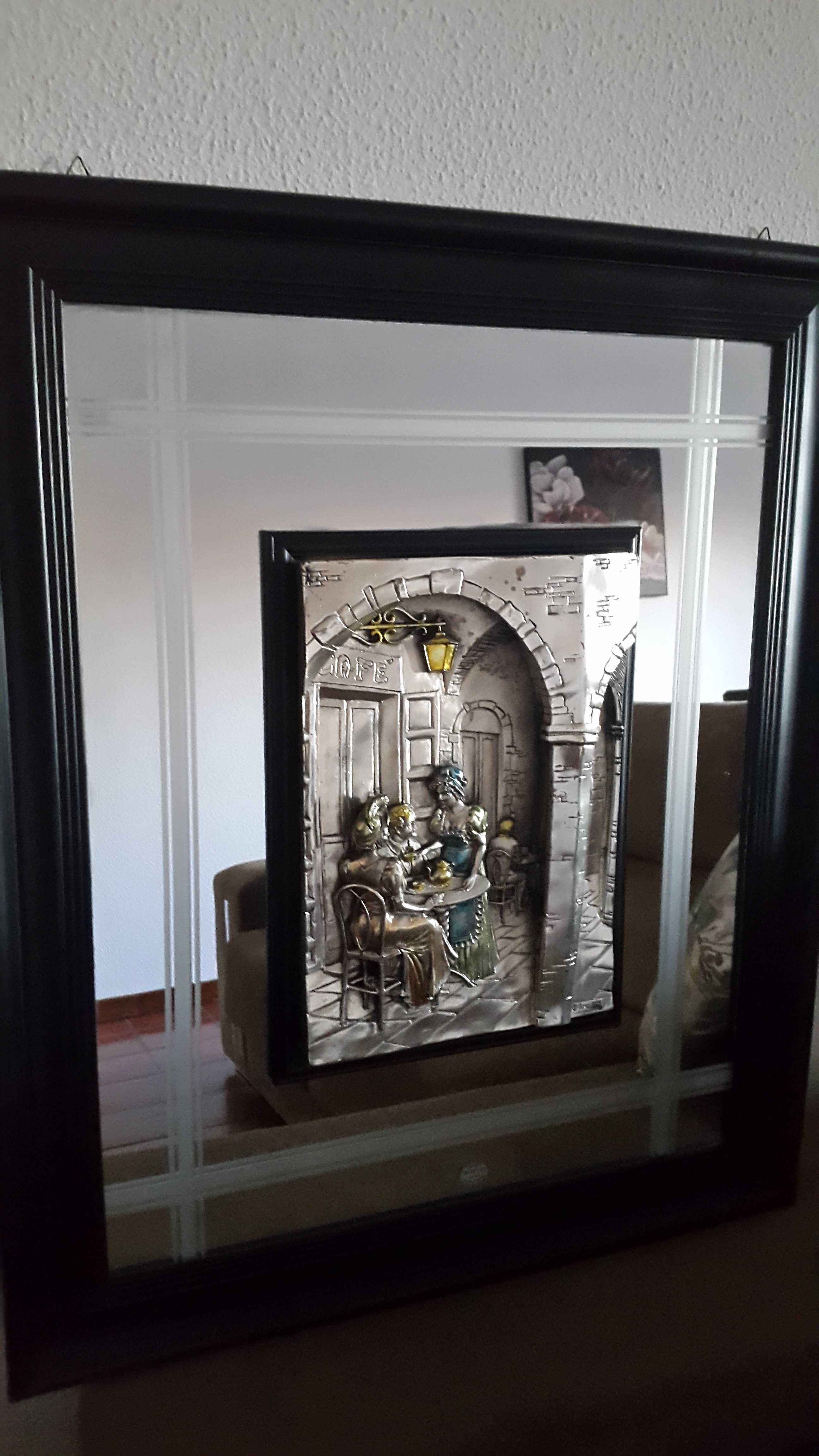 Quadro com moldura em prata espelho