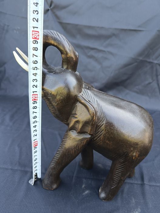 Figurka drewniany słoń