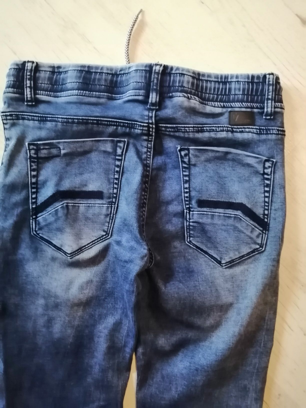 Spodnie dżinsy r 152