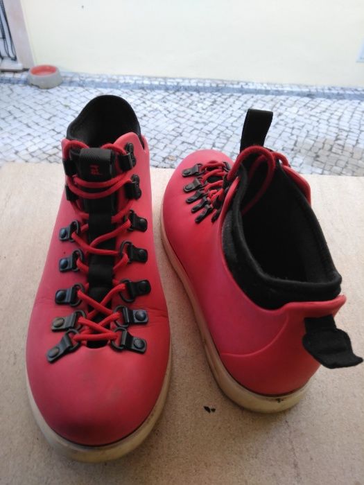 Botas Native vermelho