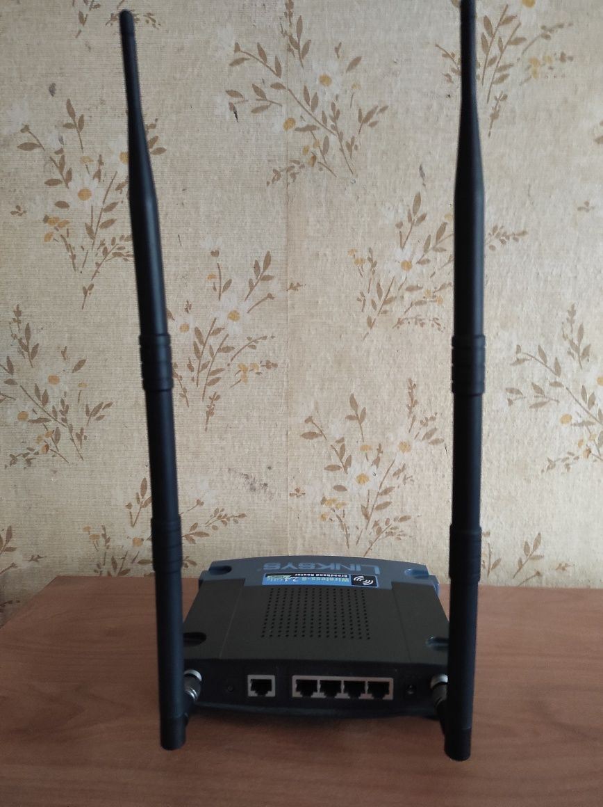 Router Linksys WRT54G i dodatkowe anteny.