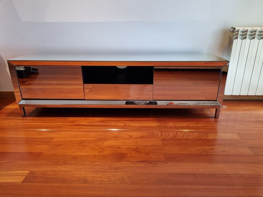 Rack para TV de Madeira com Acabamento Espelhado - Moderno