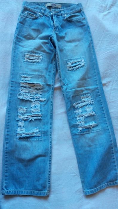 Джинсы "рваные"