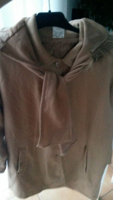 Lekki płaszczyk camelowy 40/42