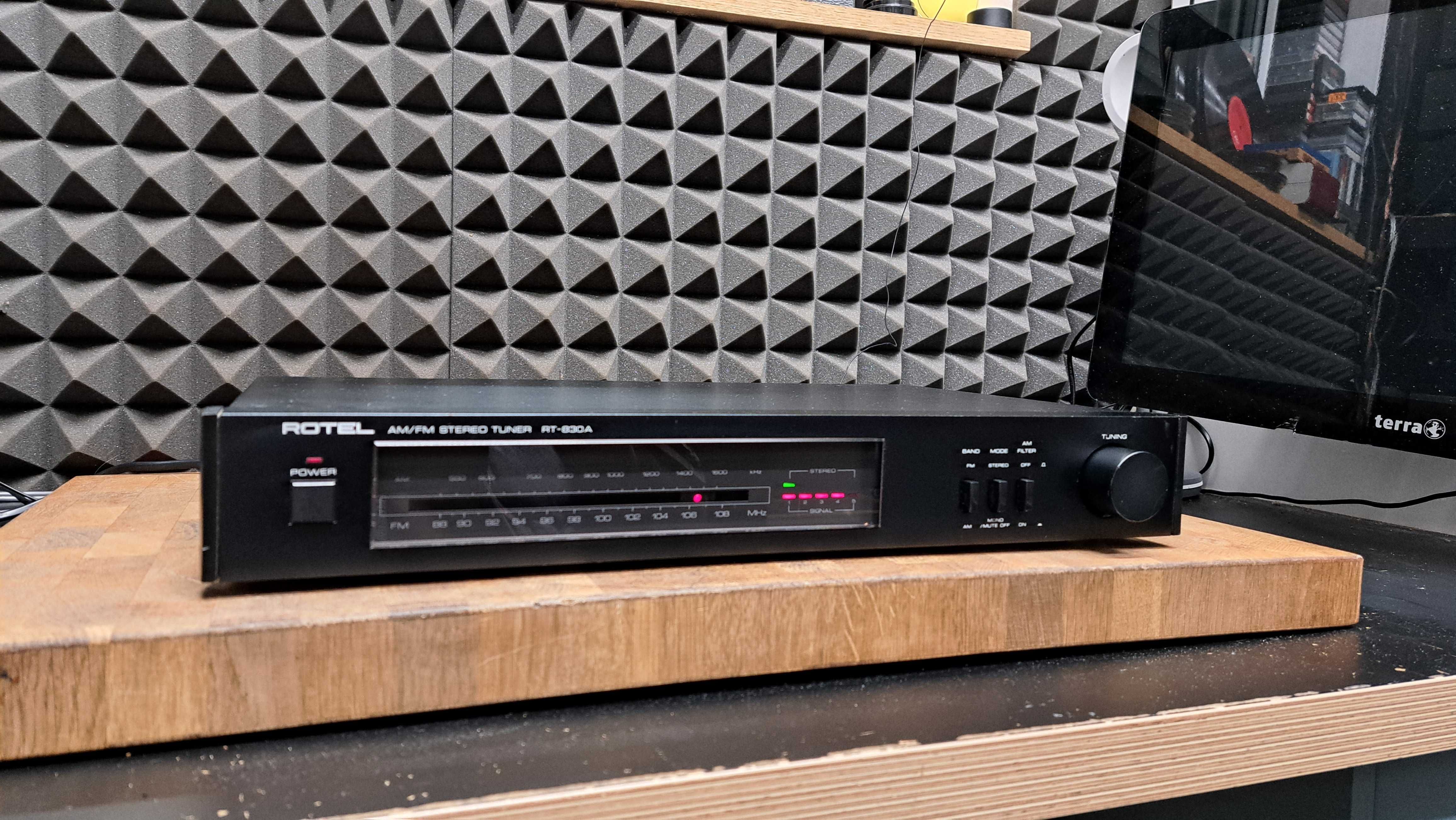 Tuner Rotel RT-830A