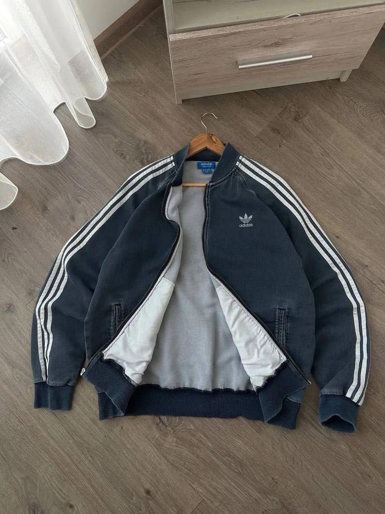Винтажная толстовка Adidas с потертостями