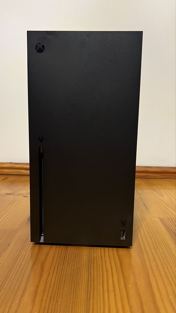 XBOX SERIES X + gry + pad + ładowarka, zestaw gotowy do gry
