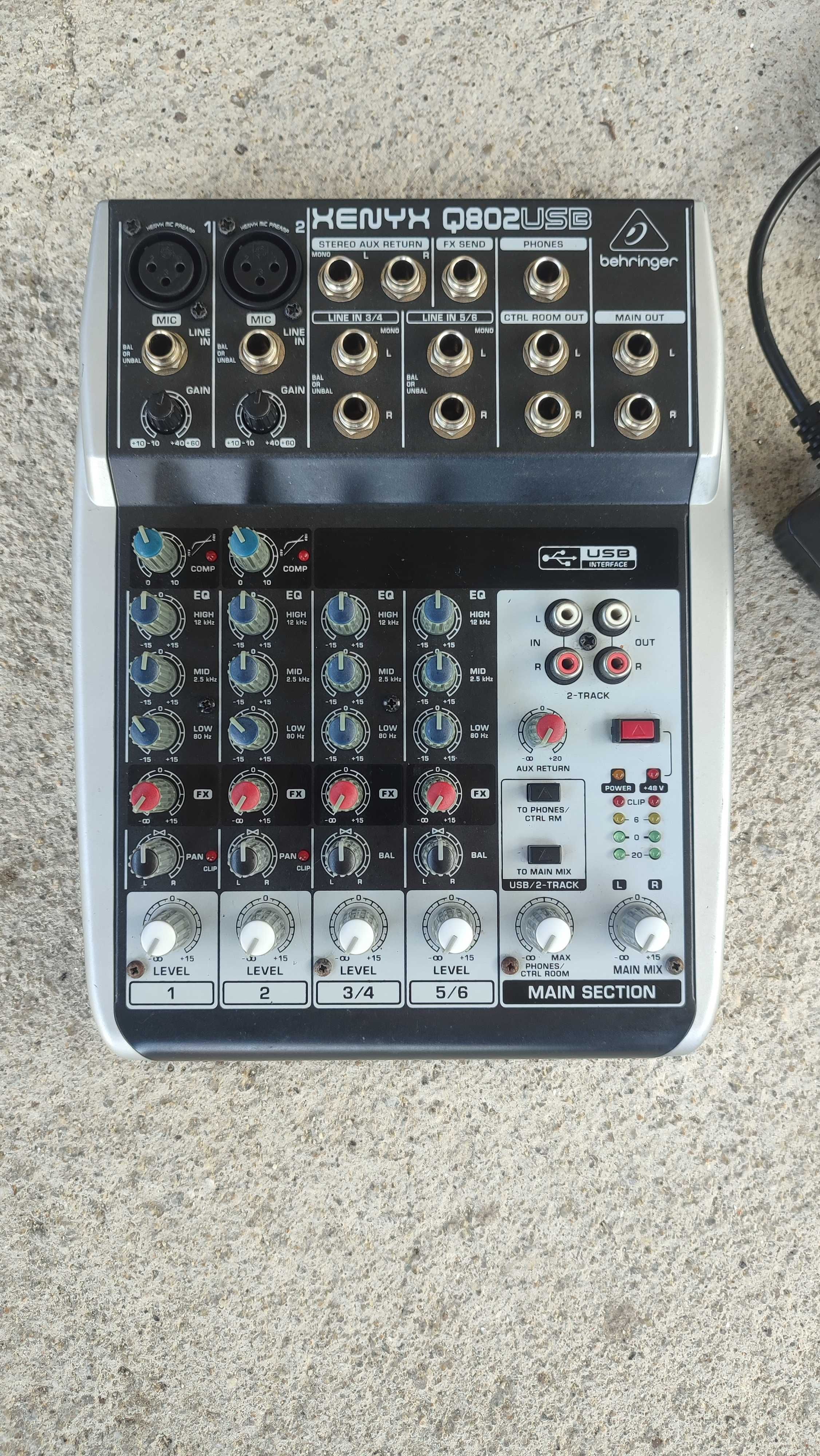 Mesa de Som Behringer