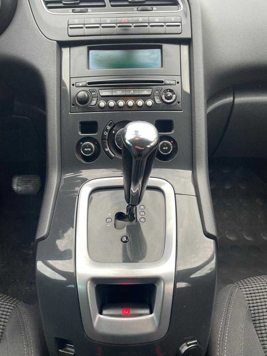 Peugeot 5008 2010рік 1,6 дизель