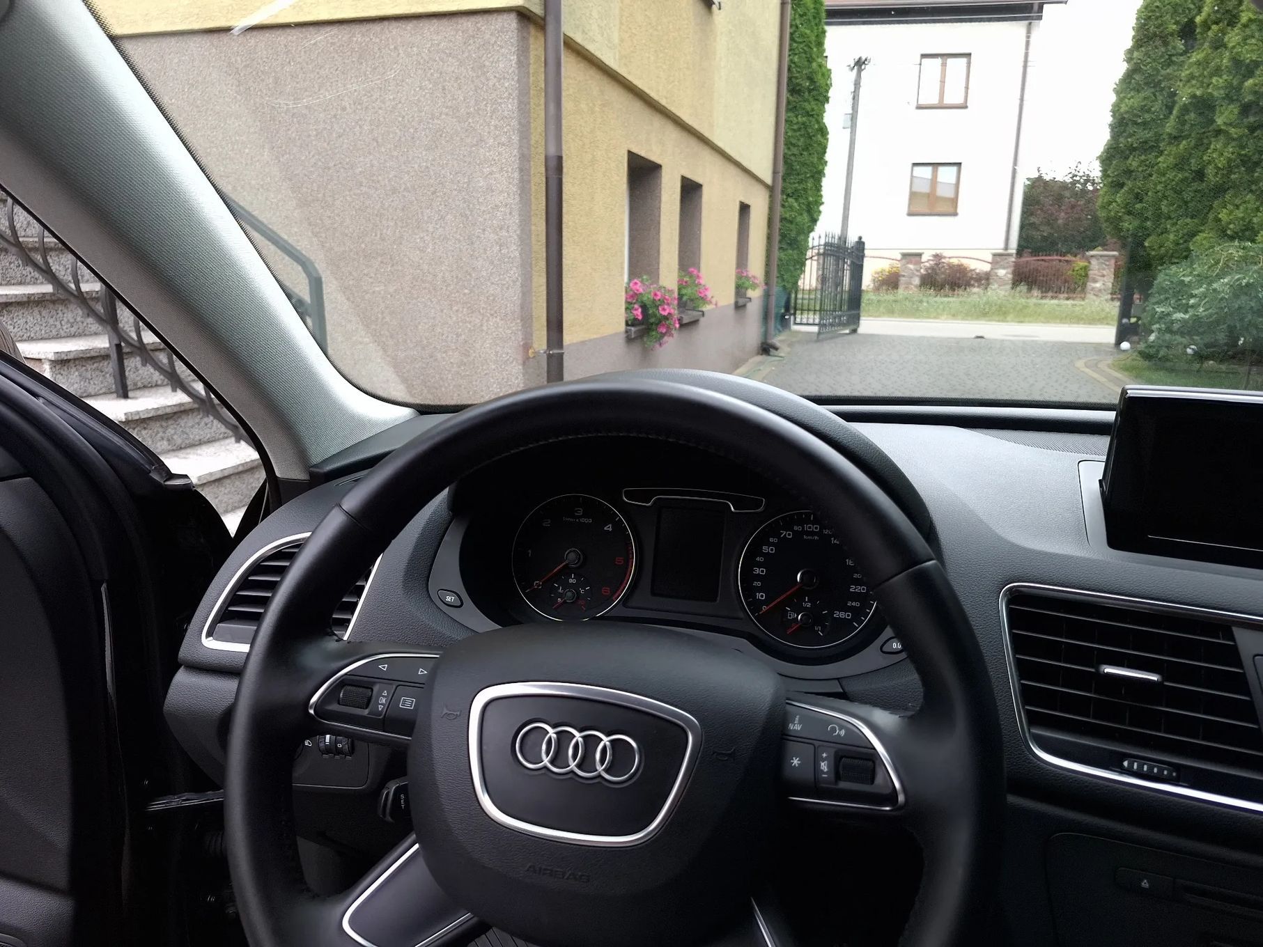 Audi Q3 PREMIUM niski przebieg!! JAK NOWA!!