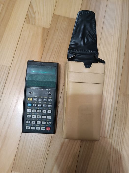 Калькулятор Елекроніка МК 61
В комплекті інструкція та блок живлення.