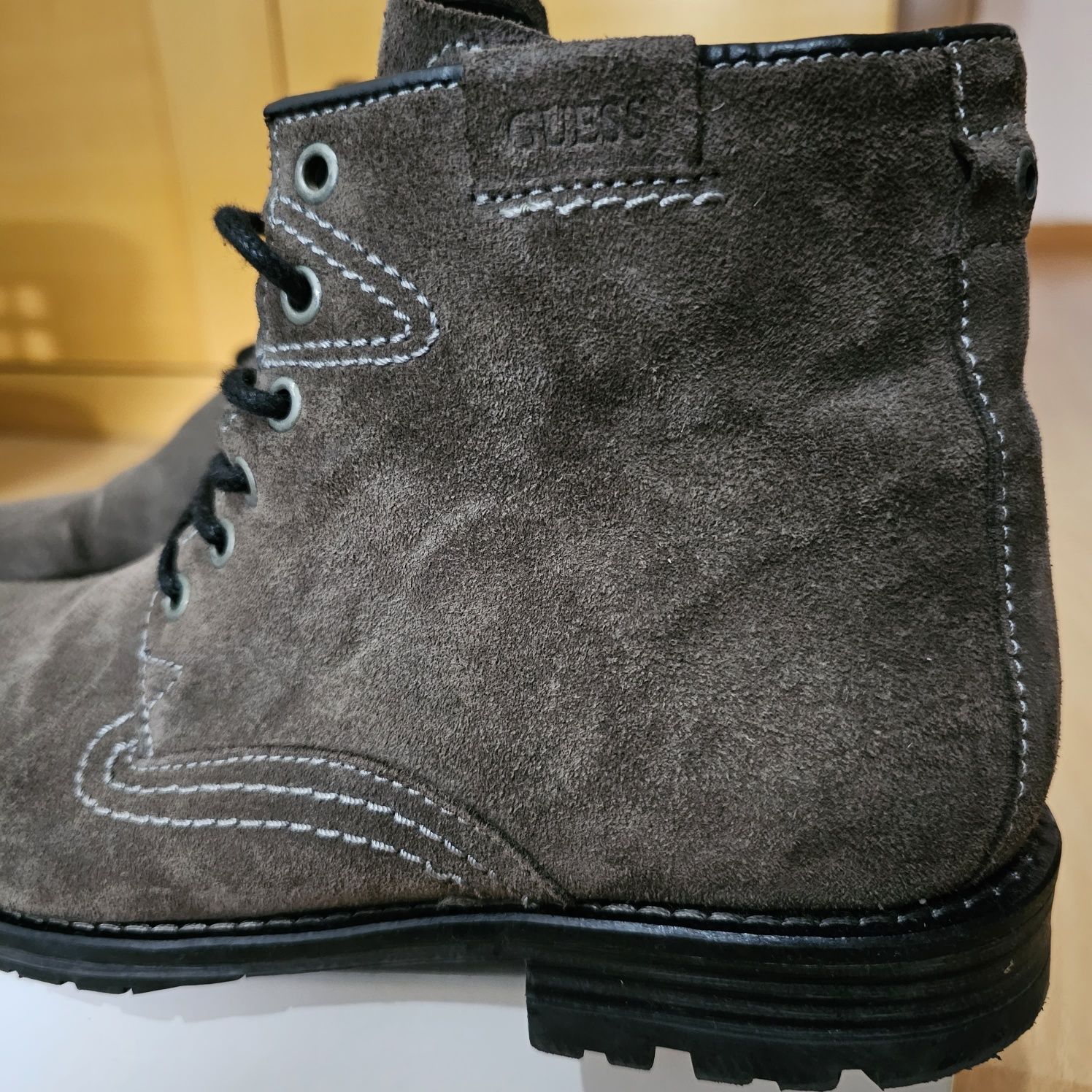 Botas Guess com fecho lateral