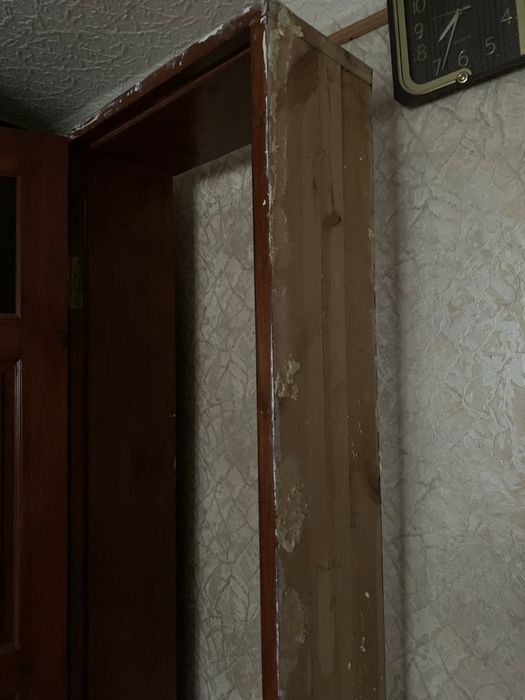 Двері на лоджію натуральне дерево.