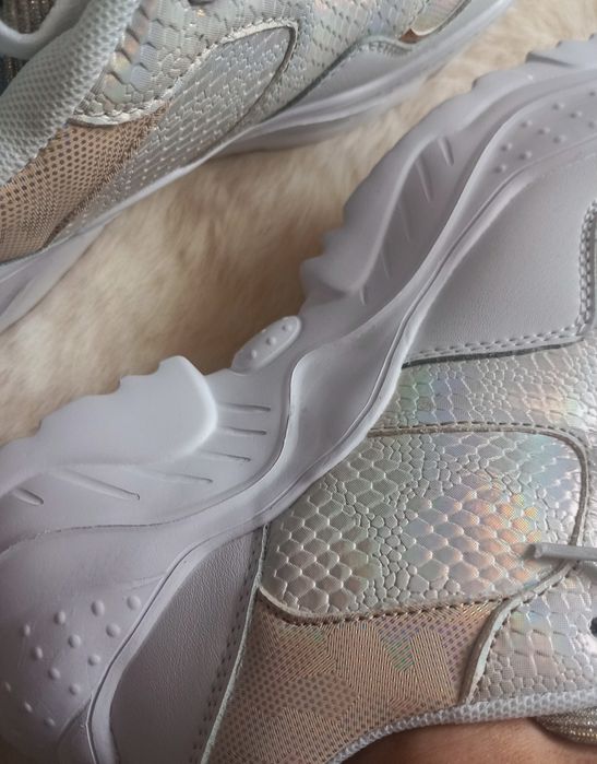 Nowe sneakersy białe 39 butik