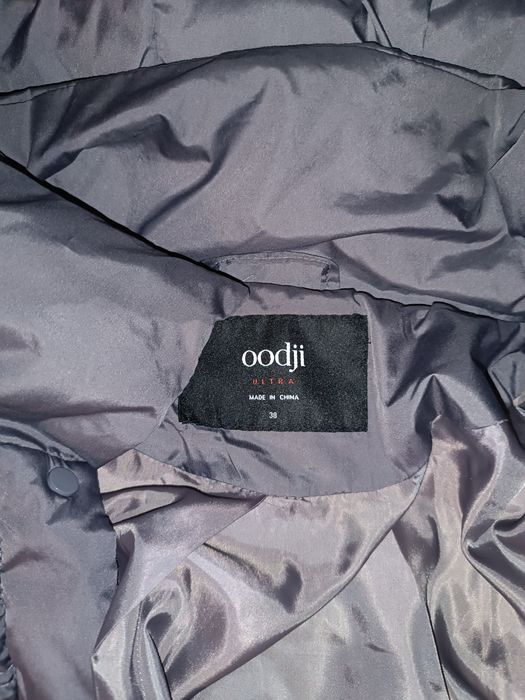 Продам пуховик в сірому кольорі.