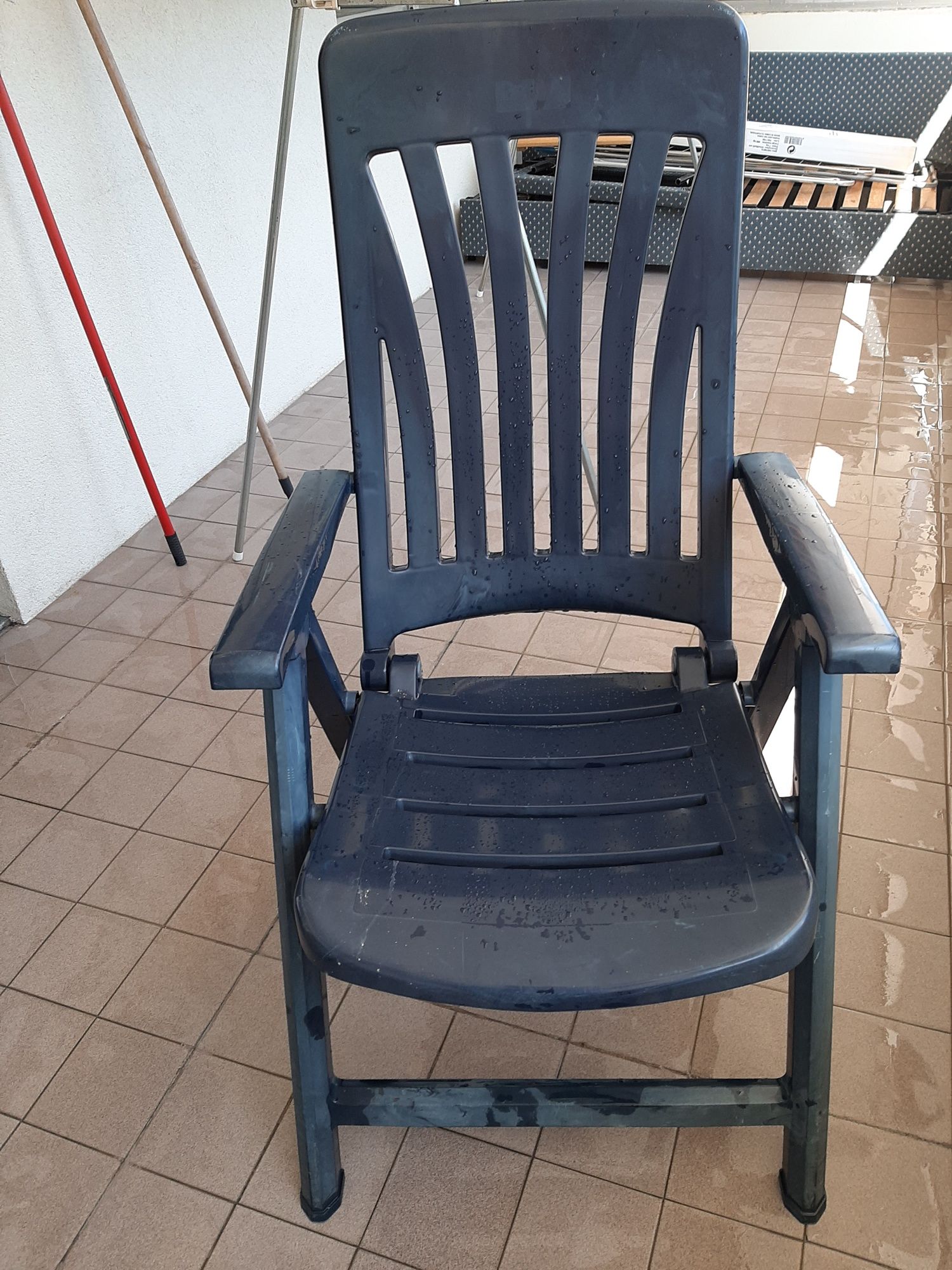 Cadeira reclinável azul escuro (usada)