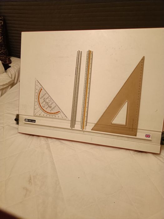 Apoio para desenhos de engenharia, ou para pintura