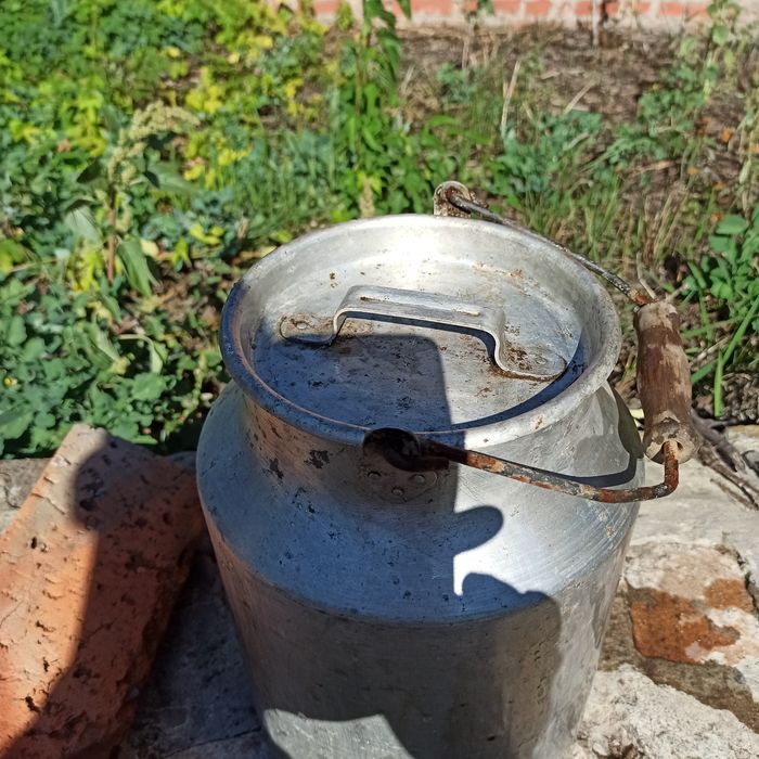 Продам бидон алюминиевый на 10 л