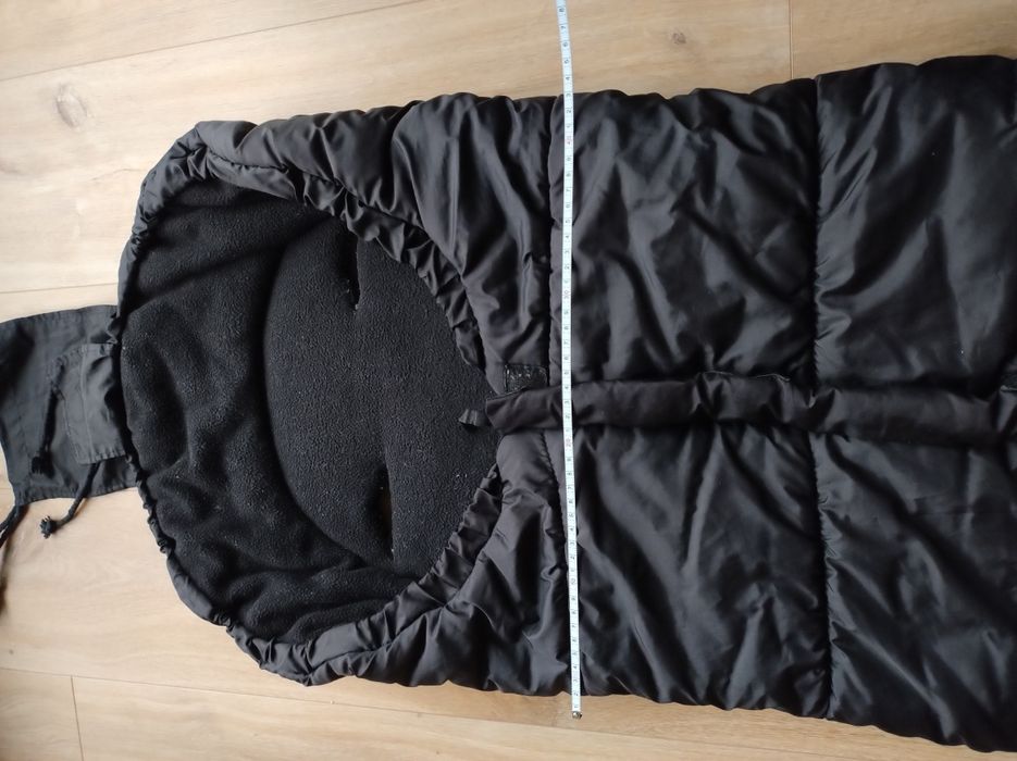 Czarny uniwersalny zimowy śpiworek do wózka Kaiser