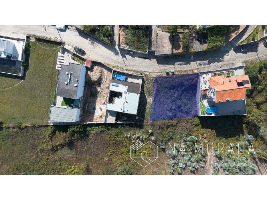 Terreno urbano para construção moradia de Cave + R/C + 1º