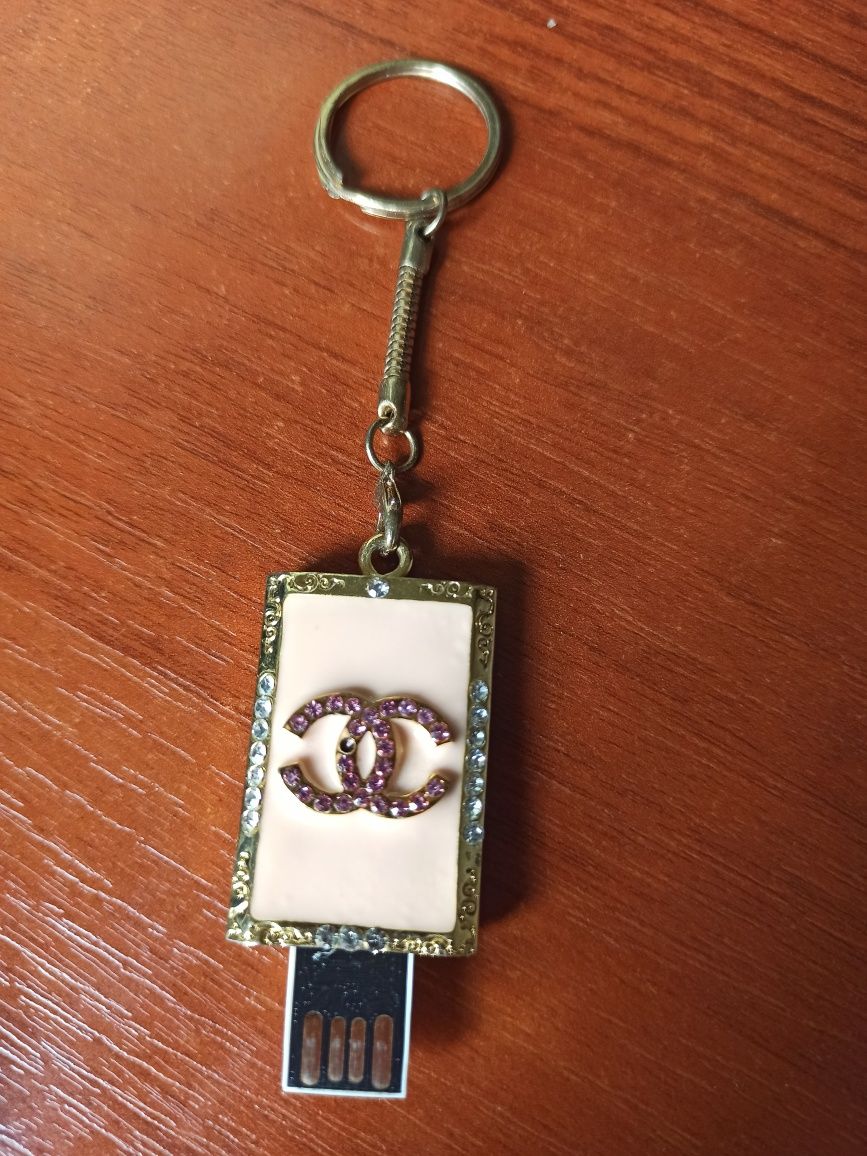 Флешка USB на 8 ГБ