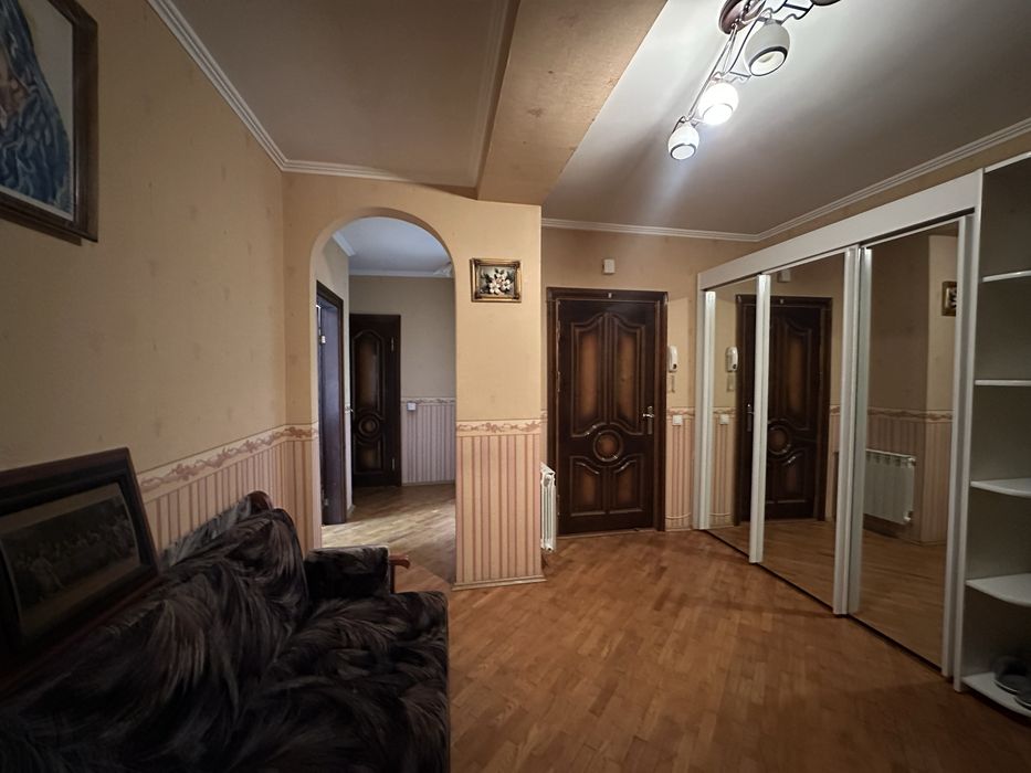 Продаж 4-х кімнатної квартири Дружба