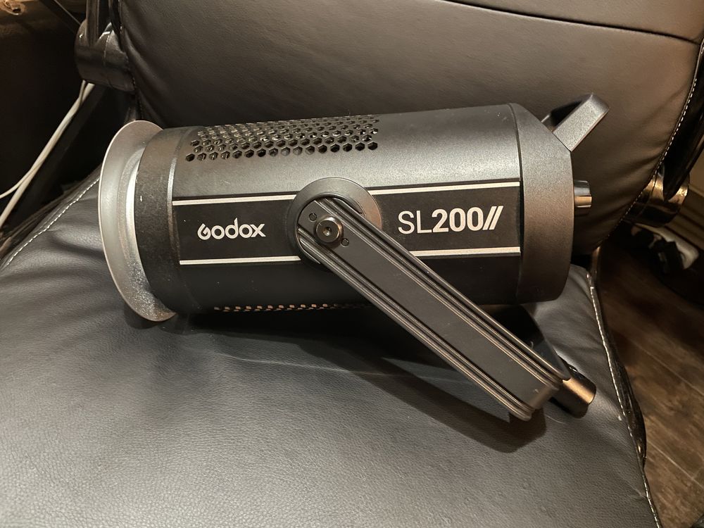 Постійне світло Godox SL200II + Soonpho OT1 Pro II + обєктив 85мм