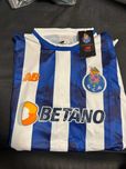 Porto Azul e Branca camisola