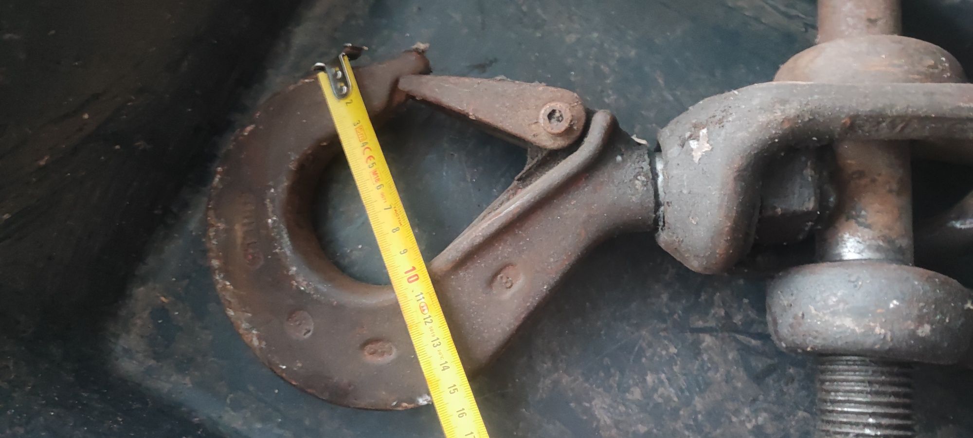 Gancho em ferro com elo de parafuso,