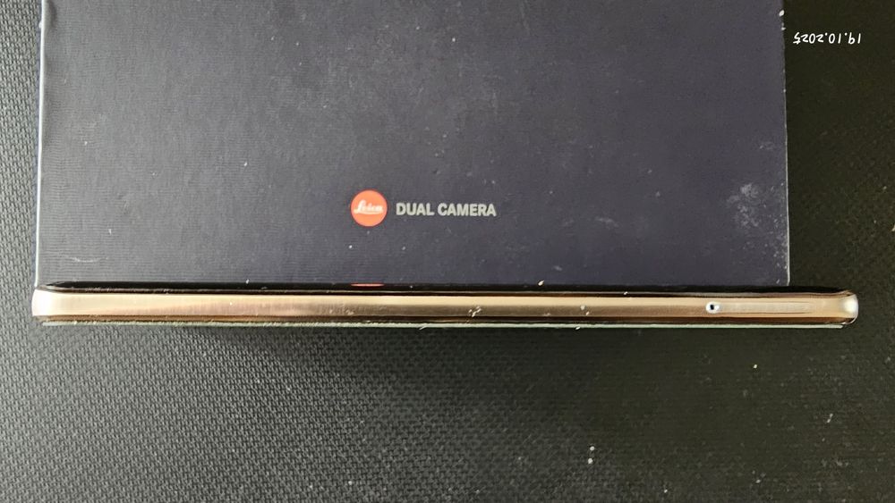 Huawei Mate 10 Pro 
Екран 6" OLED, подвійна камера, поту