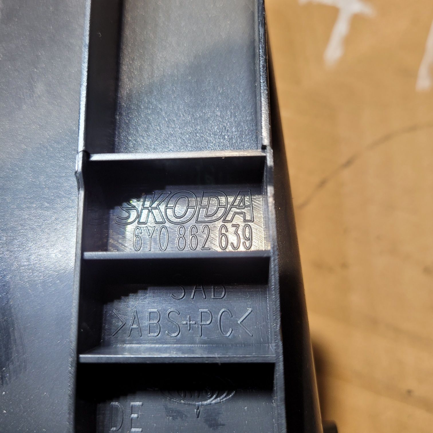 Schowek półka pod radio skoda Fabia I 2004r