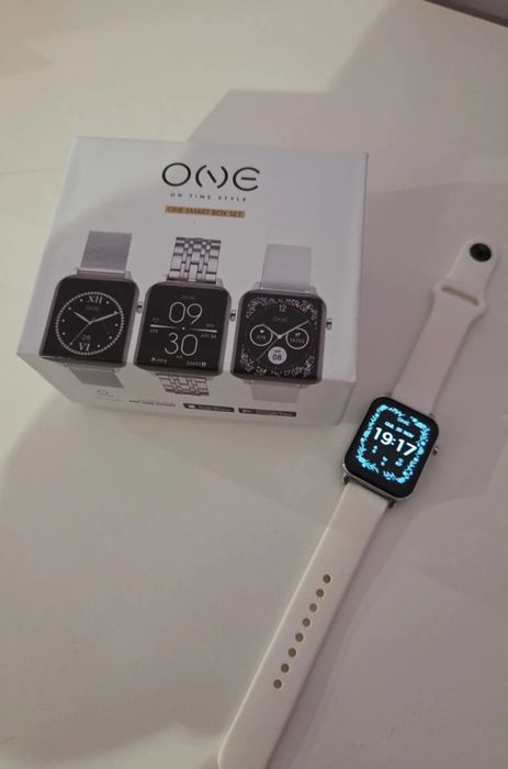 Smartwatch - ONE C/ 3 Braceletes