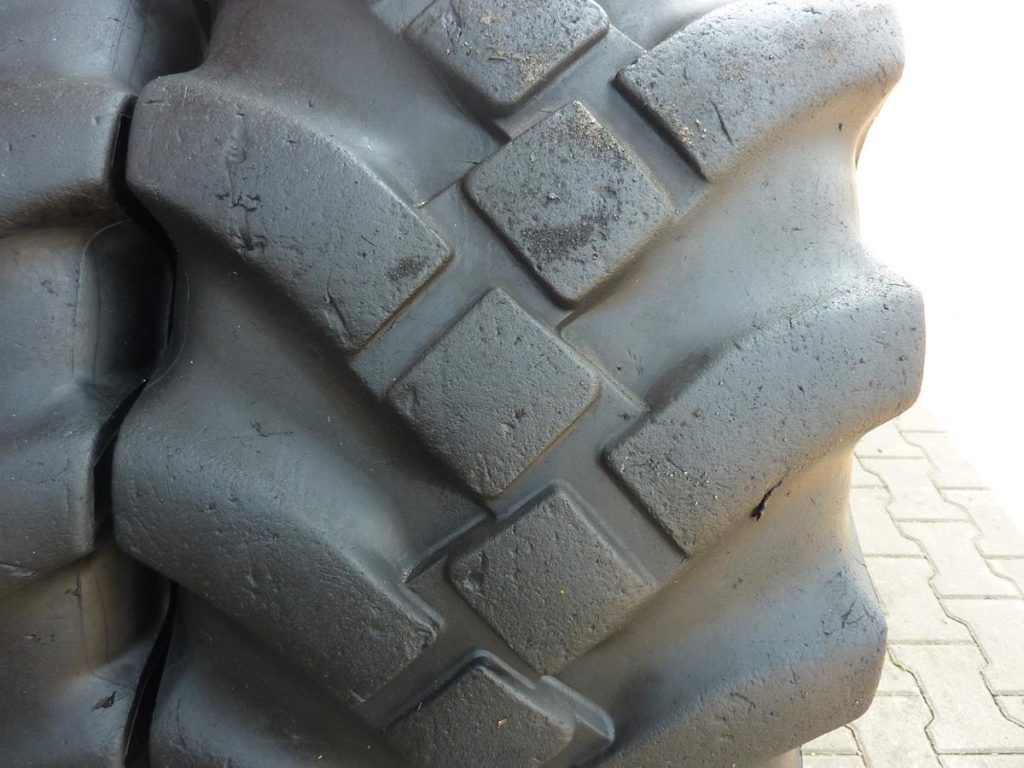 2x Opona używana przemysłowa 445/65R22.5 AEOLUS 1250zł(szt.) W3519