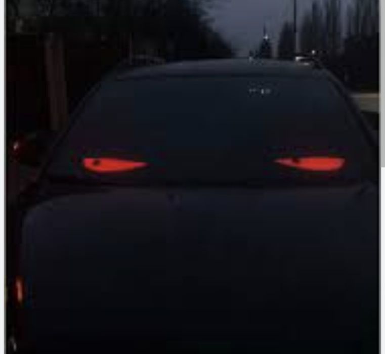 Диявольські очі на авто