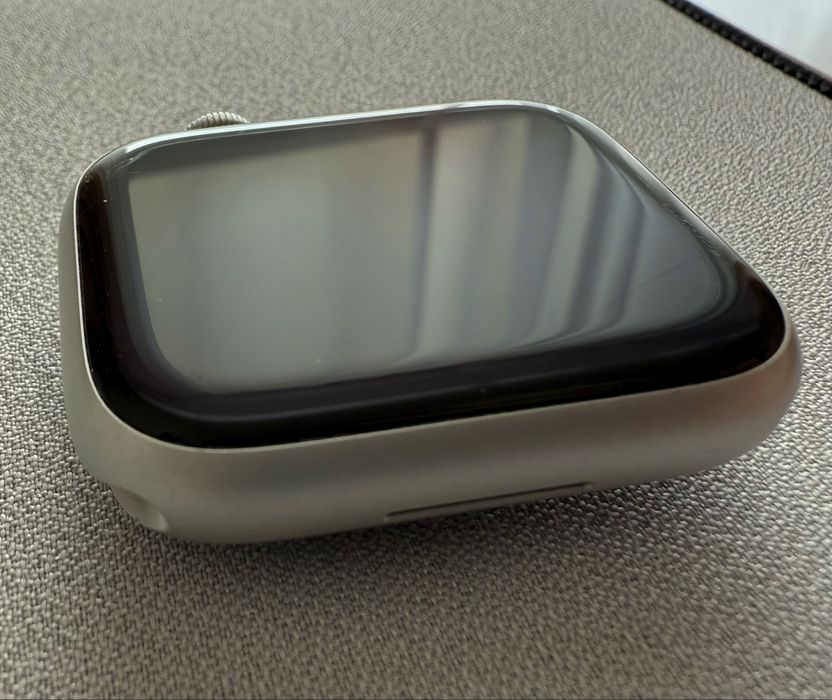 Apple Watch 8 45mm - srebrny aluminium + paski