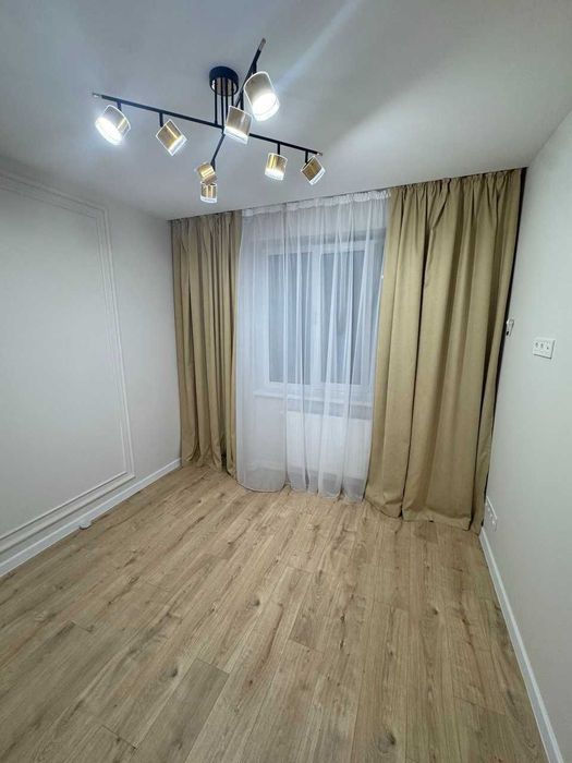 Простора та стильна 2-кімнатна квартира у самому центрі міста