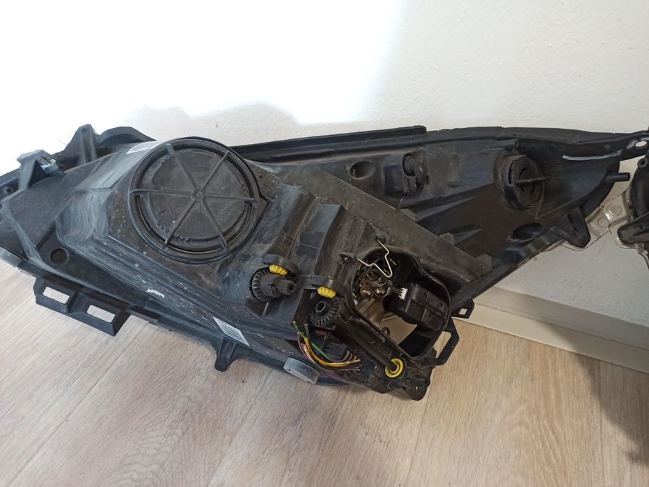 Фари Opel Corsa D Valeo