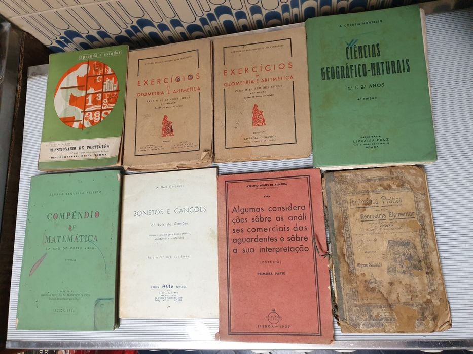 Livros antigos escolares