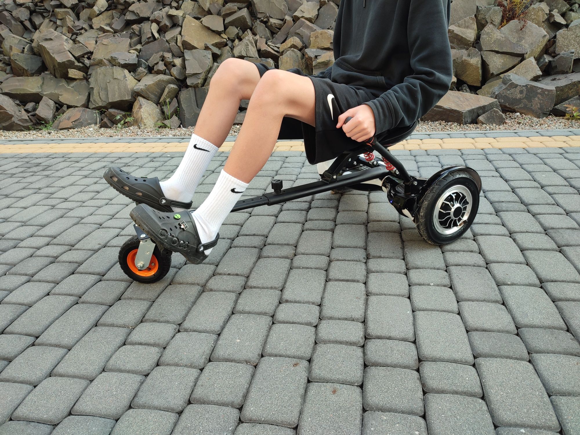 Hoverboard plus przystawka jeździk.