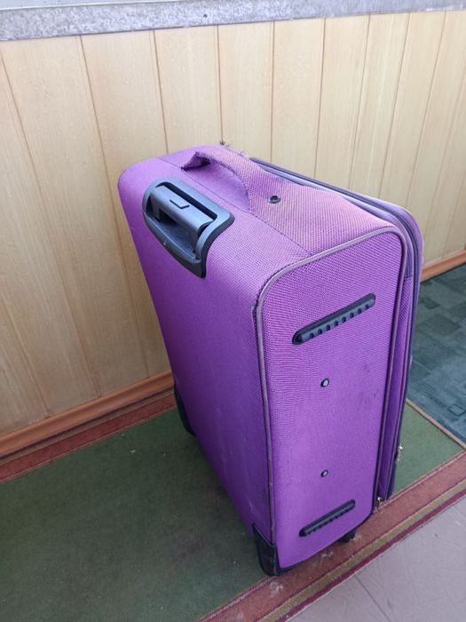 Продам велику валізу для подорожей