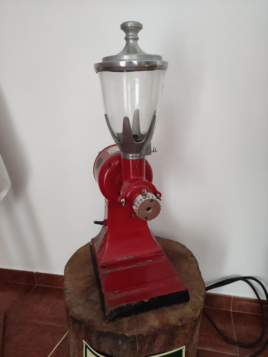 Moinho de café eléctrico