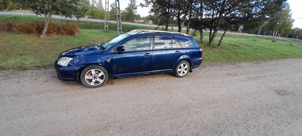 Toyota Avensis T25 2003r 2.0 D4D 116km do poprawek lub na części.