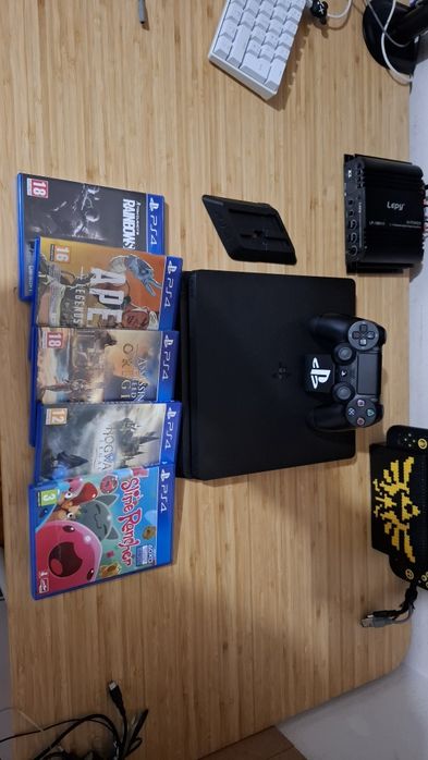 PS4 Slim 1TB + comando original + 5 jogos + suportes 3D