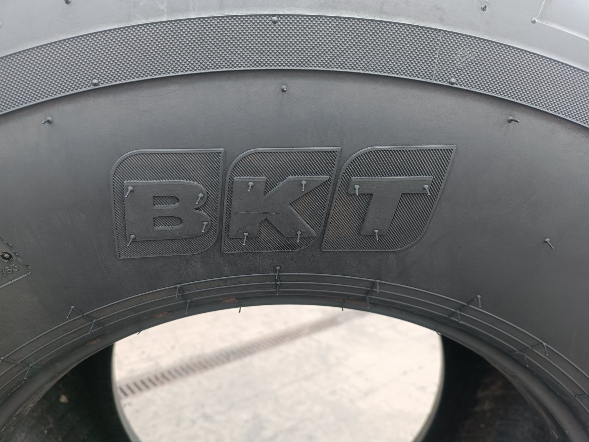 550/60-22.5 BKT Flotation V- Line 550/60R22.5