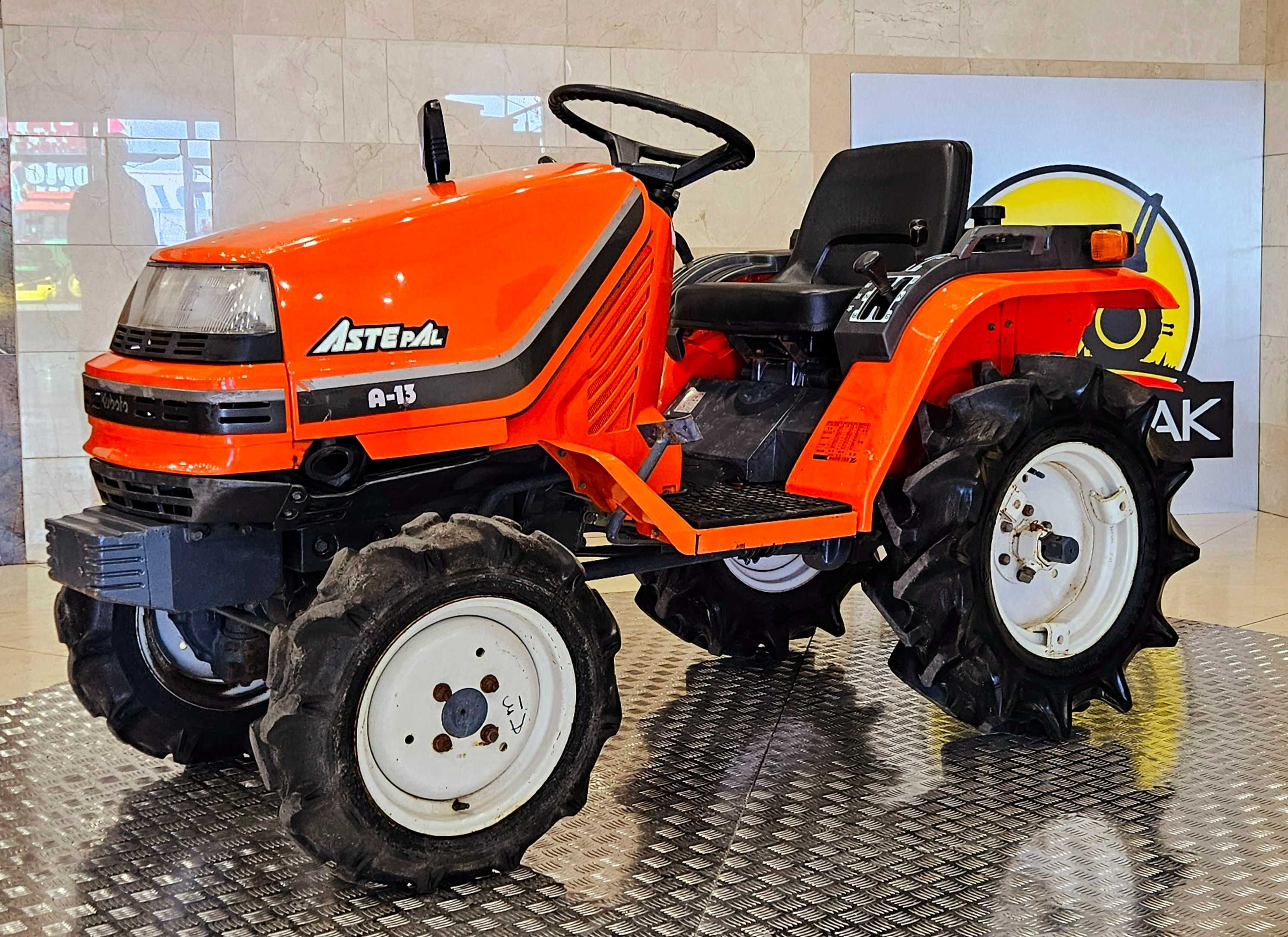 Kubota A-13 , 4X4 Traktorek Ogrodowy, sadowniczy JAPAN TRAK