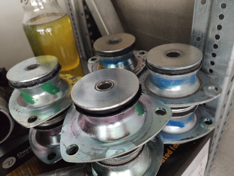 Poduszka kabiny Iveco Daily nowy oryginał cały komplet 4 szt